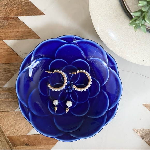 Pearl hoops and studs - Picture 2 of 2